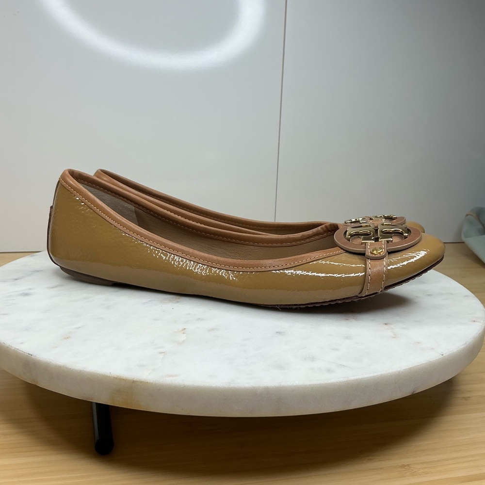 Tory Burch Size 10 Aaden Camel Flat - Picture 2 of 16